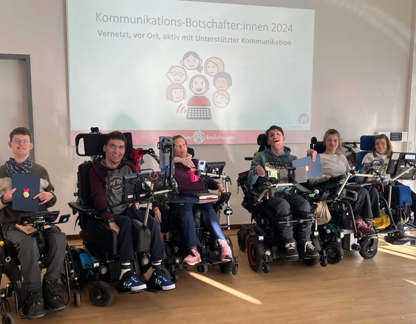 Joris Beyer, Lennart Godow, Anna Boeing, Sebastian Kollmann, Tabea Engelmeier und Projektleitung Nele Diercks